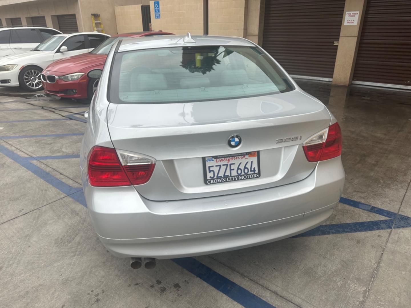 2007 Silver Metallic /Gray BMW 3-Series Leather (WBAVC53597F) with an 6 cylinder engine, Automatic transmission, located at 30 S. Berkeley Avenue, Pasadena, CA, 91107, (626) 248-7567, 34.145447, -118.109398 - "Discover Unmatched Value: 2007 BMW 328i at Our Pasadena Dealership" Are you in the market for a pre-owned vehicle that blends luxury, performance, and affordability seamlessly? Look no further than our esteemed dealership in Pasadena, CA, where we present to you the exquisite 2007 BMW 328i. With - Photo#3